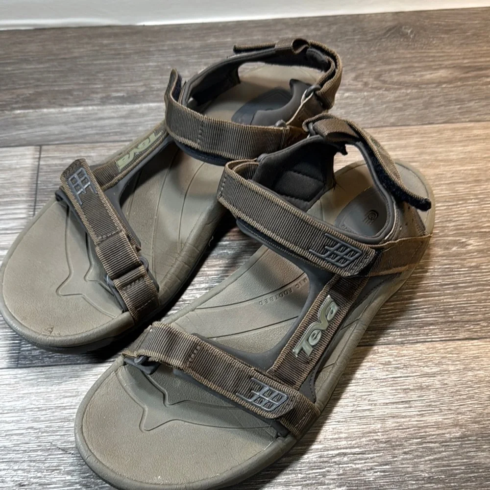 Teva Dark Brown Outdoor Sandals men’s 11 (s1)
